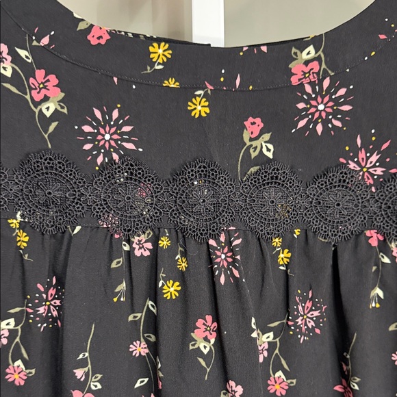 Lane Bryant Floral  Lace Detail Black Women's Top Size‎ 20 - Picture 3 of 7